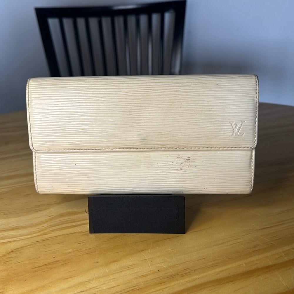 Authentic Louis Vuitton Sarah Large Epi Leather Wallet Ivory